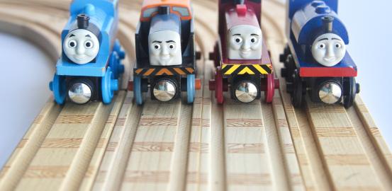 在轨道上的玩具火车