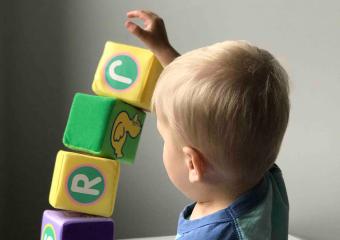 幼儿玩块，什么是喘息的照顾