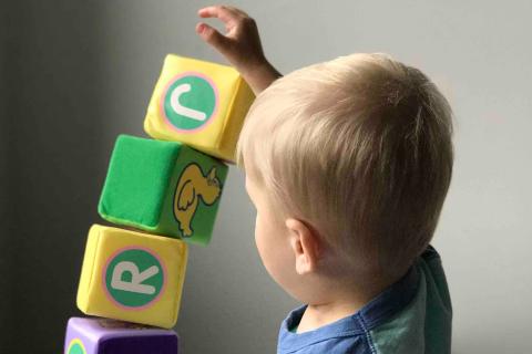 幼儿玩块，什么是喘息的照顾