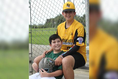 棒球是如何使我儿子和他的兄弟一起带给我儿子的